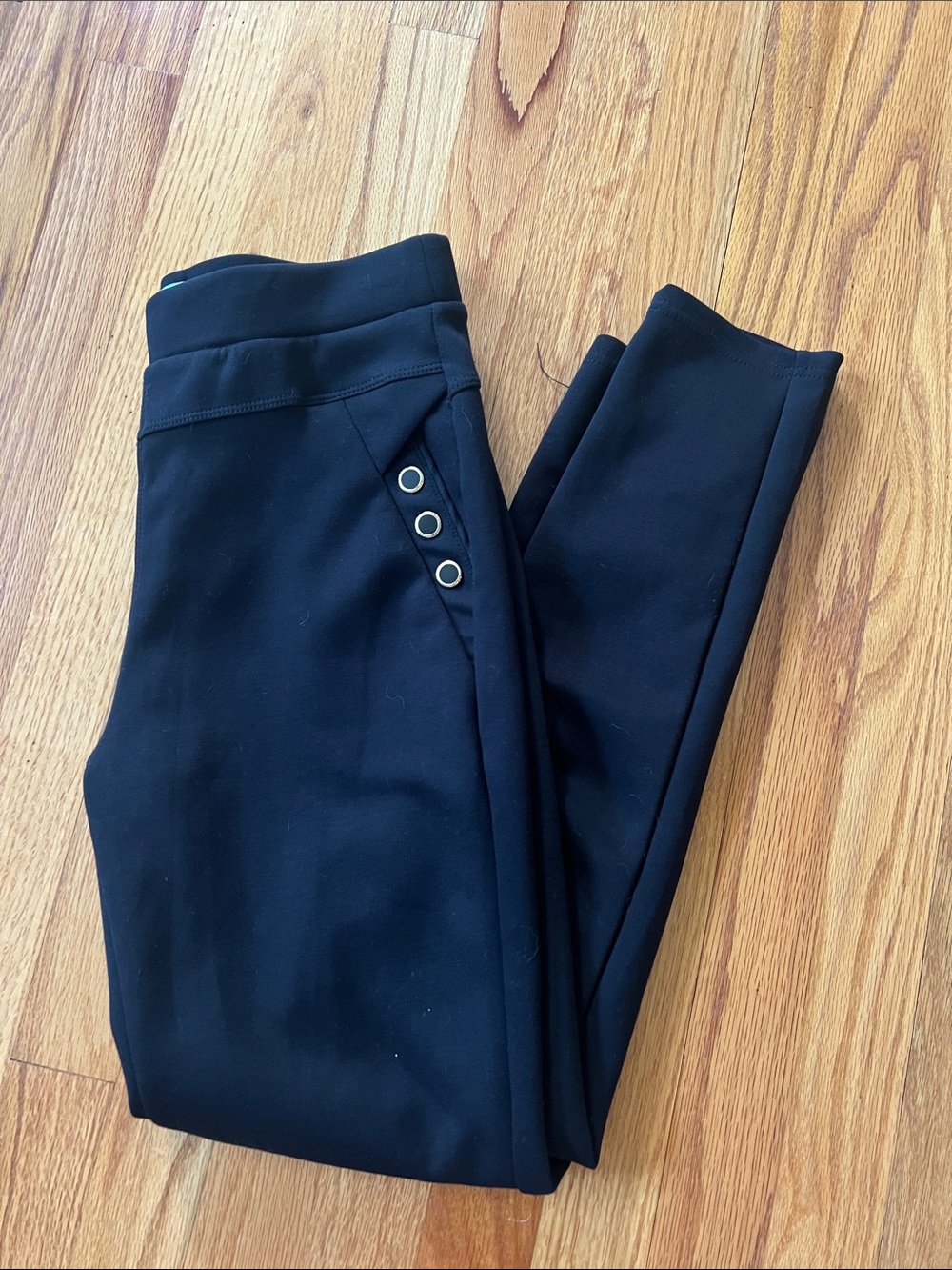 AEROSOLES Black Ponte Leggings with Snap Accents